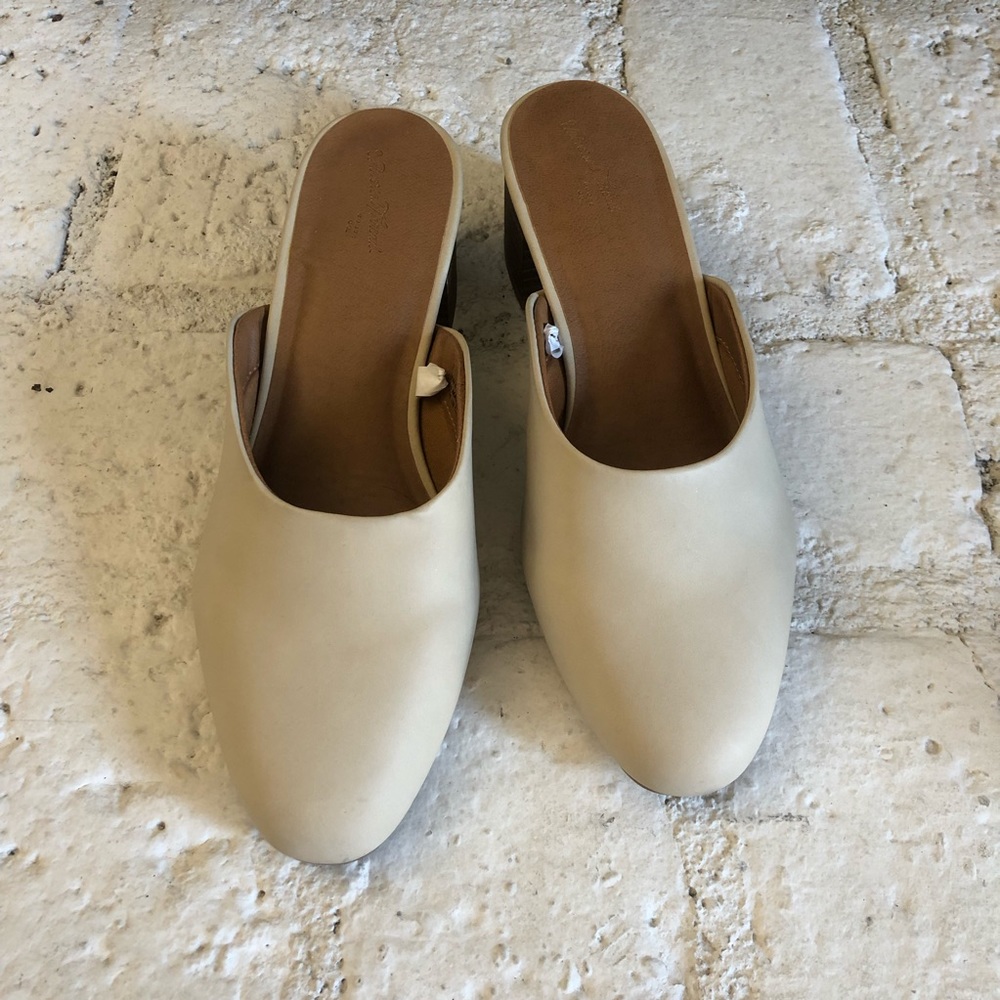 Universal thread nude mules